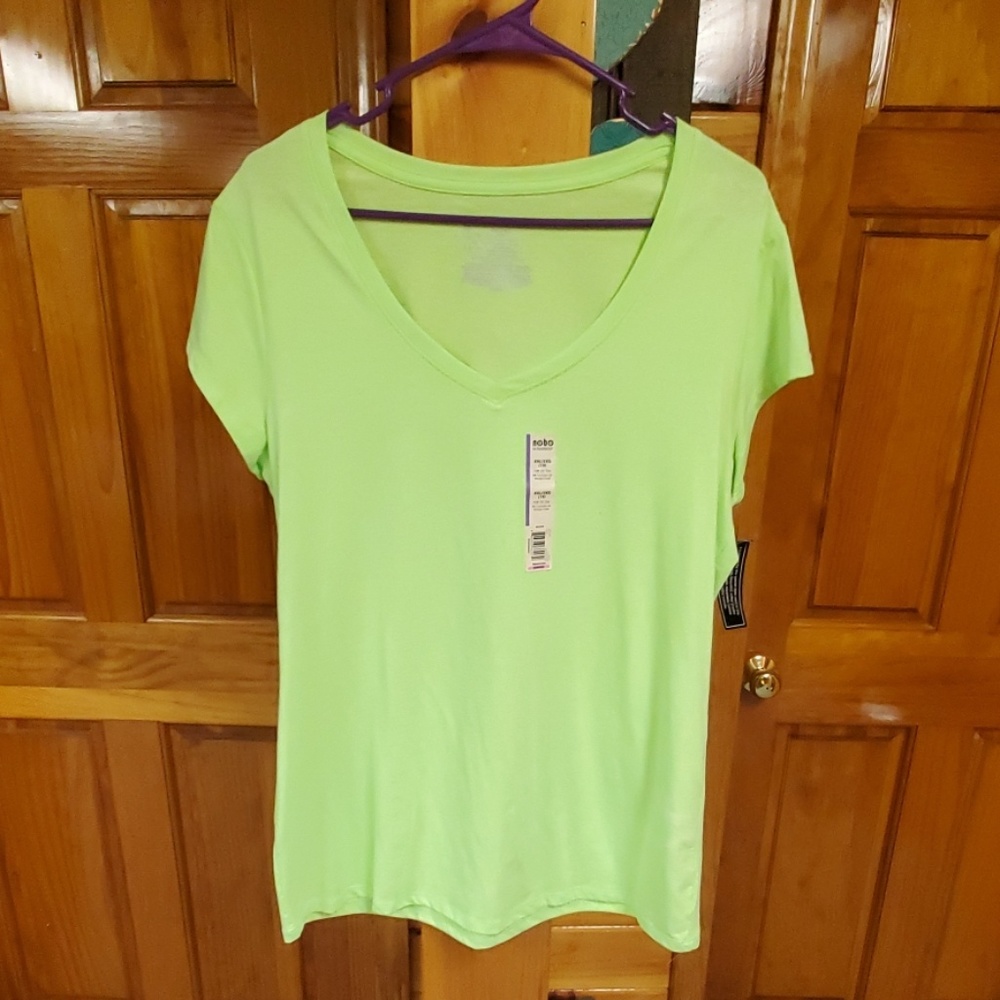 NWT No Boundaries lime green v neck tee Size XXL